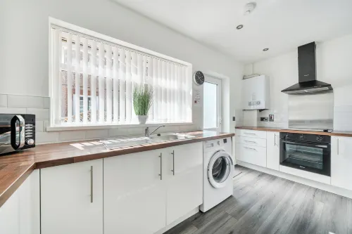 3-Beds Sleeps 6 Walking Distance to Castle & Town - parking