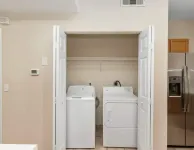 Gorgeous Townhome UF Campus Adjacent Full Kitchen - Condos