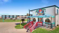 Crystal Palace Resort - 2-Star