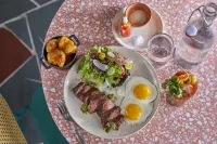 Wayfinder Newport - breakfast