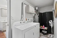 1 5 Miles to Mizzou Spacious Updated Home - Homestays