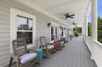 Luxury Lake House, Pool, Hot tub, Dock, Beach, Game room ,Boat Rental available - Wifi