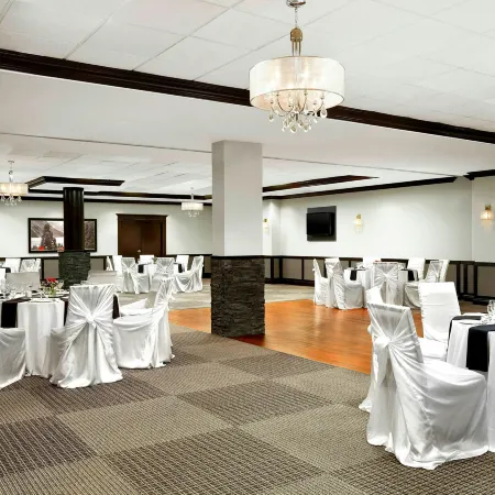 Four Points by Sheraton Hotel & Suites Calgary West