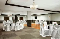 Four Points by Sheraton Hotel & Suites Calgary West - Spa