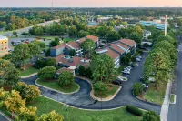 Country Inn & Suites by Radisson, Hampton Coliseum - مسبح