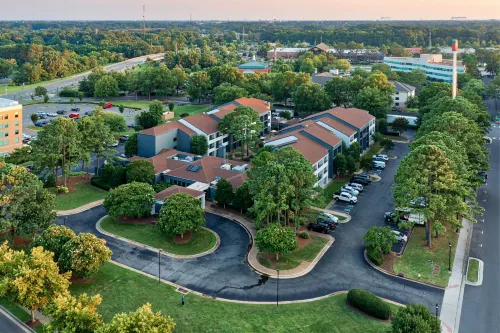 Country Inn & Suites by Radisson, Hampton Coliseum - Parkering