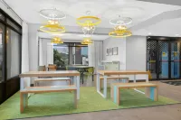 Spark by Hilton Colorado Springs I 25 Central - parkir