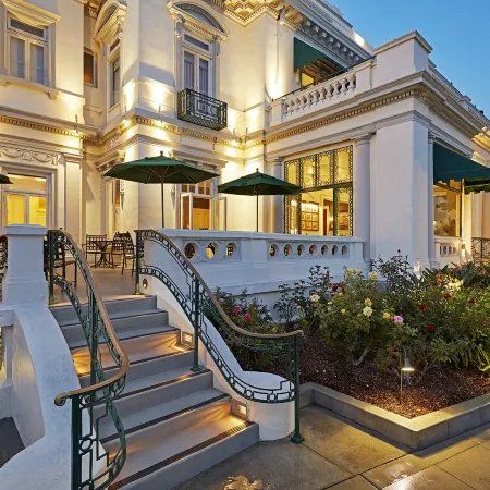 Glorietta Bay Inn