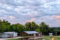 Norfork Studio Escape Walk to White River! - Homestays