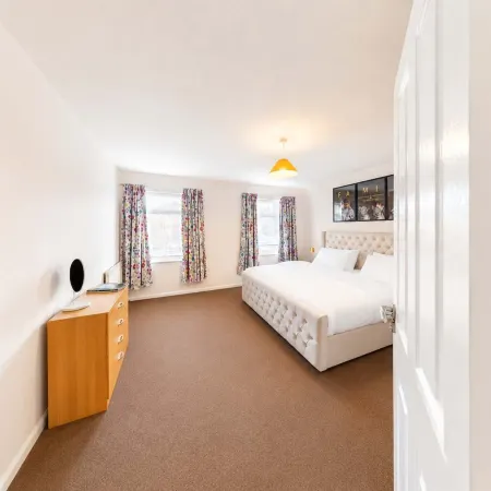 2BR Reading Apt Near Station Near Hospital