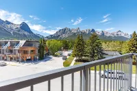 The Lookout  Stylish Escape with Mountain Views - 2-Star