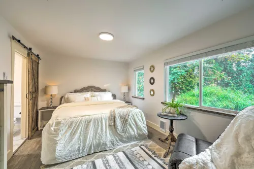 Farmhouse w/ Private Hot Tub < 1 Mile to Birch Bay - 3-Star