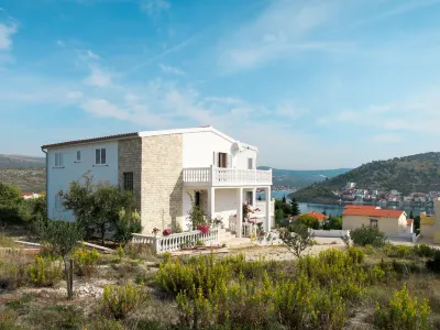 Suzi Hotels near Šarića Kotelja