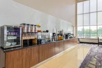 La Quinta Inn & Suites by Wyndham Bridge City - breakfast