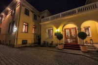 Hotel la Residenza Hotels near مطار ترايان فويا الدولي