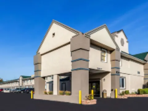 Magnuson Hotel Detroit Airport Hotels in Romulus