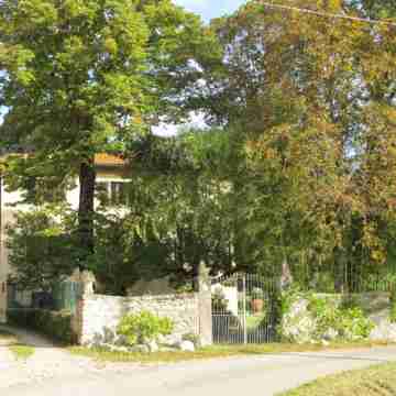 Laura Hotel Exterior