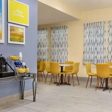 Days Inn & Suites by Wyndham Euless DFW Airport South