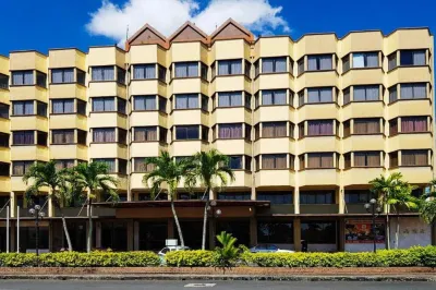 Hotel Grand Crystal Hotel dekat Lecture Theatre