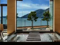Stubborn Hotel - Hot Tub