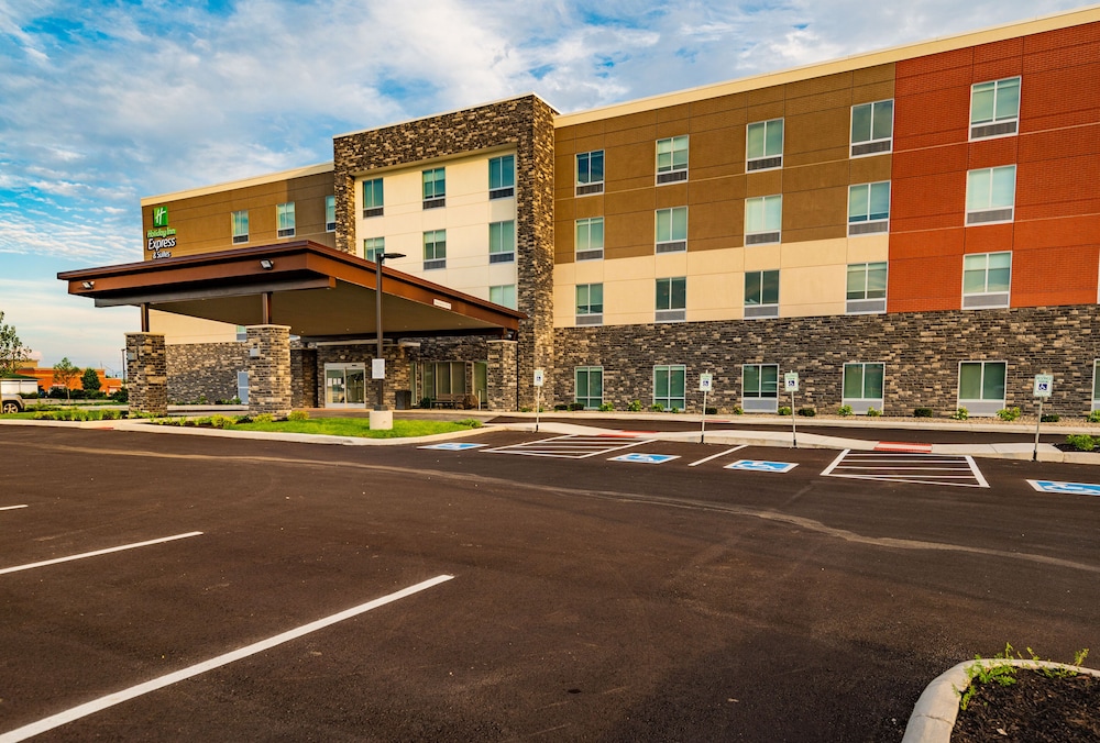 Holiday Inn Express and Suites Dayton East Beavercreek, an Ihg Hotel