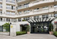 Aparthotel Adagio Porte de Versailles Hotels near Auchan ISSY LES MOULINEAUX