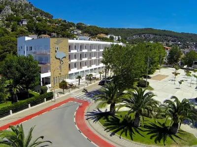 Checkin Flamingo Hotels near Platja de l'Estartit
