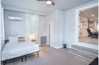Stylish 4 Br2Ba Renovated Home Near Downtown Hotels near H-E-B