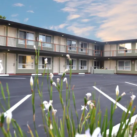 Thunderbird Lodge
