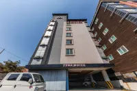 Taean Theme Hotels near Doowoong Wetland