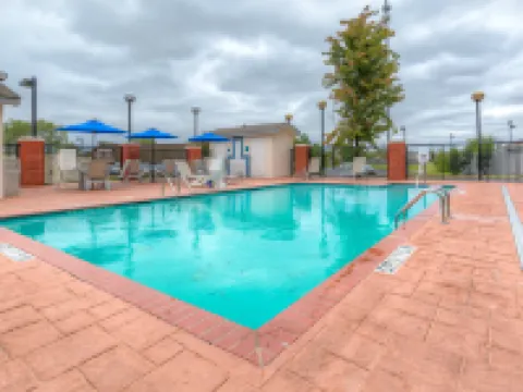 ฮอลิเดย์ อินน์ เอ็กซ์เพรส โรงแรม & สวีทส์ เมมฟิส เซาธ์วินด์ บาย IHG โรงแรมในเมมฟิส