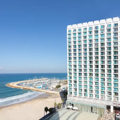 Crowne Plaza TEL AVIV BEACH by IHG Hotel berhampiran Pantai Gordon