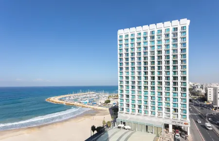 Crowne Plaza Tel Aviv Beach Отели рядом с достопримечательностью «Белый город»