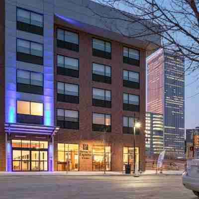 Holiday Inn Express & Suites Tulsa Downtown Hotel Exterior