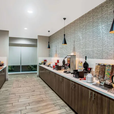 La Quinta Inn & Suites by Wyndham Pittsburg