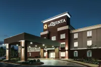 La Quinta Inn & Suites by Wyndham Milledgeville فنادق في ميلدجفيل