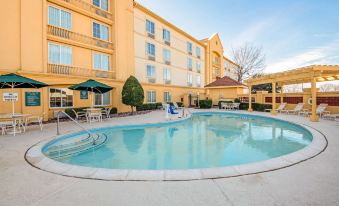 La Quinta Inn & Suites by Wyndham Sherman