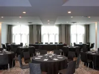 Marseilles Beachfront Hotel Hotels near Hyde Beach