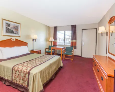 Super 8 by Wyndham Bakersfield/Central Hotels in Bakersfield