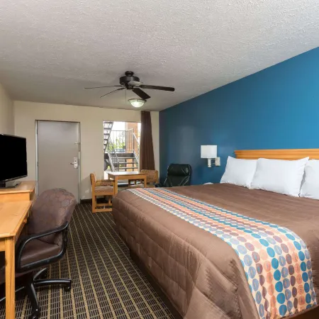 Days Inn by Wyndham Forest Отели в г. Форест