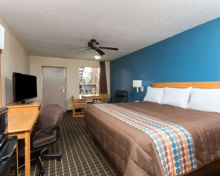 เดย์สอินน์ บายวินด์แฮม ฟอเรสต์ โรงแรมในฟอเรสต์