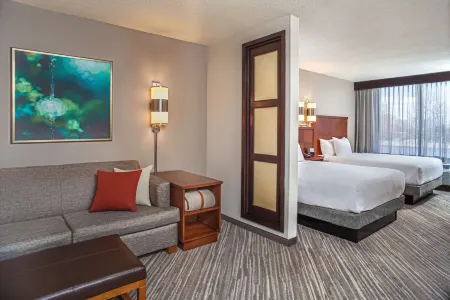Hyatt Place Cincinnati Blue Ash Отели рядом с достопримечательностью «Serene Suites Premier Memory Care»