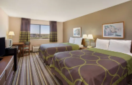 Super 8 by Wyndham Charles City のホテル
