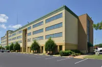 Radisson Hotel West Memphis Hotel berhampiran Family Dollar Distribution Center