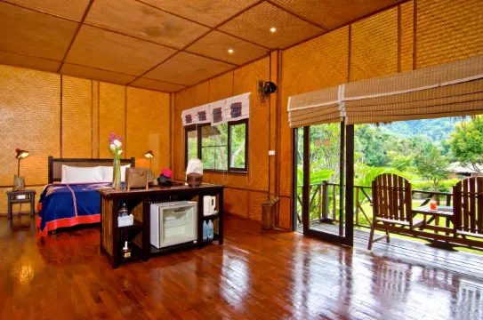 ห้องดีลักซ์ เตียงใหญ่ 1 เตียง