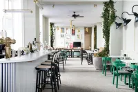 Coco Hotel - Bars