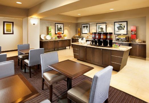 6. 햄프턴 인 칼즈..