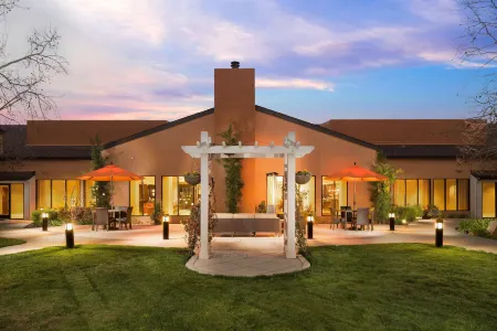 Courtyard Vacaville Отели рядом с достопримечательностью «Университет Калифорния, Дэвис»