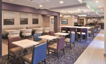 La Quinta Inn & Suites by Wyndham Fayetteville