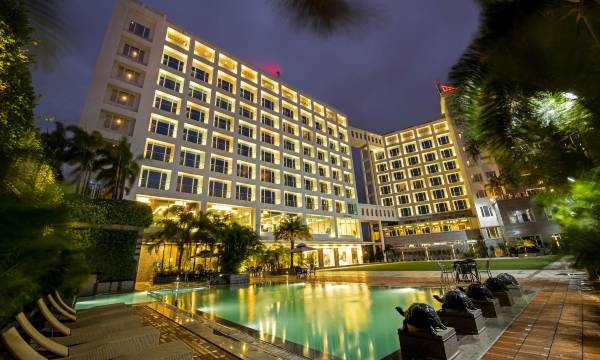 Express Inn the Business Luxury Hotel
